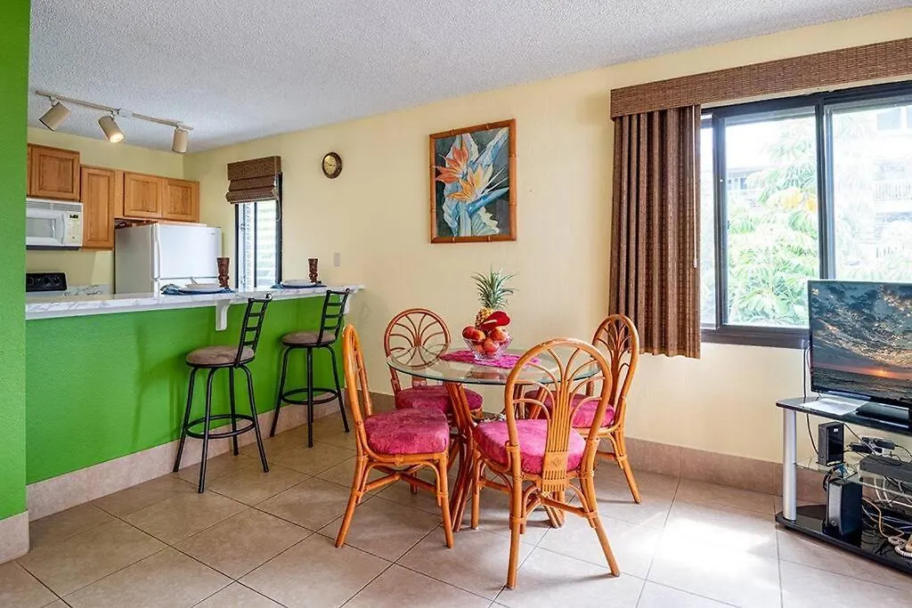Great Value! Beach & Ocean View Condo! - Kona Reef B-21 At Park & Next To Road Kailua-Kona