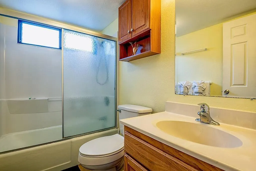Great Value! Beach & Ocean View Condo! - Kona Reef B-21 At Park & Next To Road Kailua-Kona Apartment